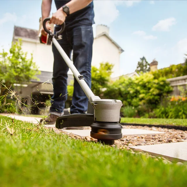 Decespugliatore a batteria + Batteria 2Ah & Caricabatterie Standard